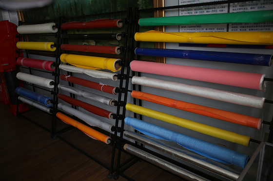 ที่มีสีสัน 0.4mm ทนไฟไฟเบอร์กลาสผ้าเชื่อมผ้าใยแก้ว Roll